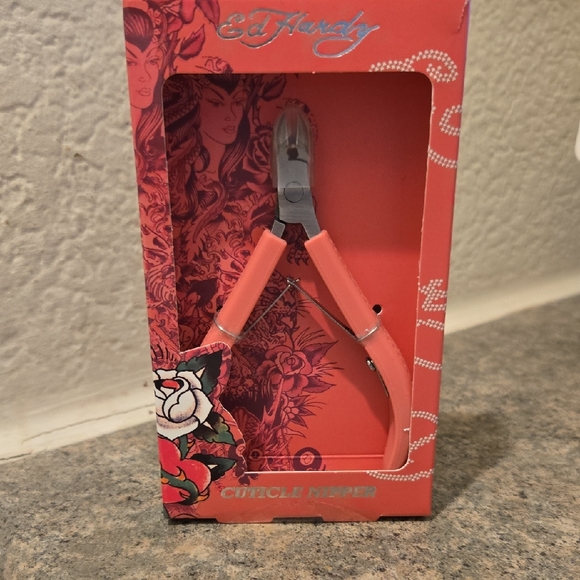 Ed Hardy Other - Ed Hardy Coral Pink Cuticle Nipper with Tattoo-Inspired Packaging Nwt